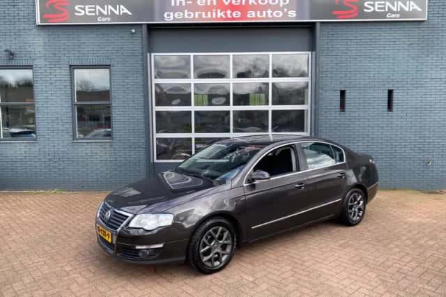 Volkswagen Passat (2010) thumbnail 2