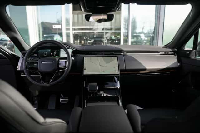 Land Rover Range Rover Sport (2026) thumbnail 4