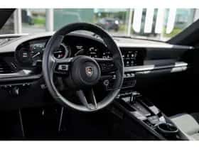Porsche 911 (2024) thumbnail 4