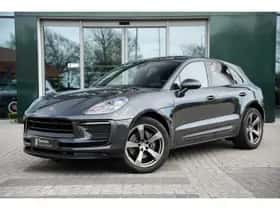 Porsche Macan (2022) thumbnail 2