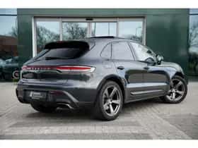Porsche Macan (2022) thumbnail 3