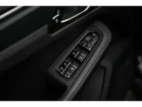 Porsche Macan (2022) thumbnail 25