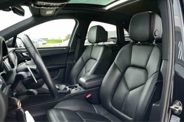 Porsche Macan (2022) thumbnail 6