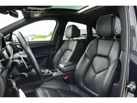Porsche Macan (2022) thumbnail 6