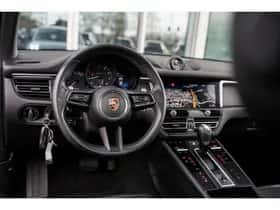 Porsche Macan (2022) thumbnail 10