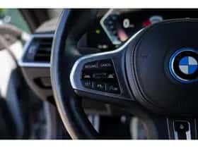 BMW i4 (2022) thumbnail 11