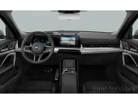 BMW iX2 (2024) thumbnail 2