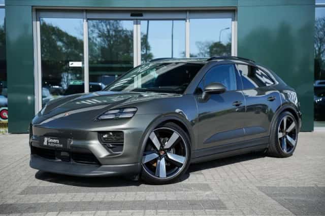 Porsche Macan (2025) thumbnail 2