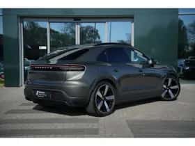 Porsche Macan (2025) thumbnail 3