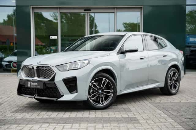 BMW iX2 (2025) thumbnail 2