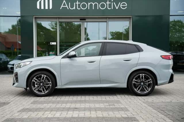 BMW iX2 (2025) thumbnail 5