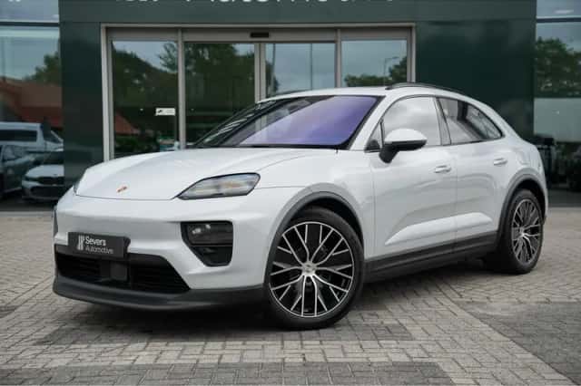 Porsche Macan (2024) thumbnail 2