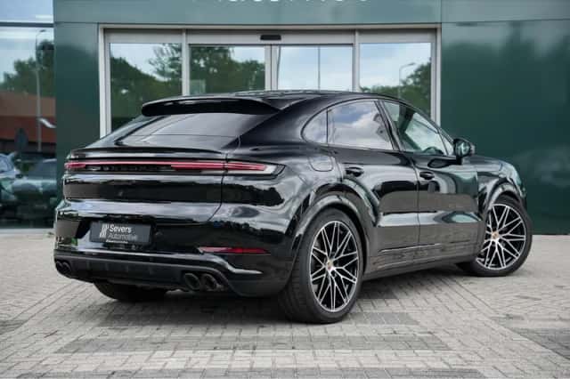 Porsche Cayenne (2026) thumbnail 3