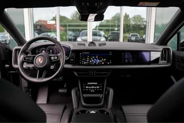 Porsche Cayenne (2026) thumbnail 4