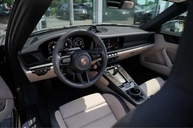 Porsche 911 (2026) thumbnail 4