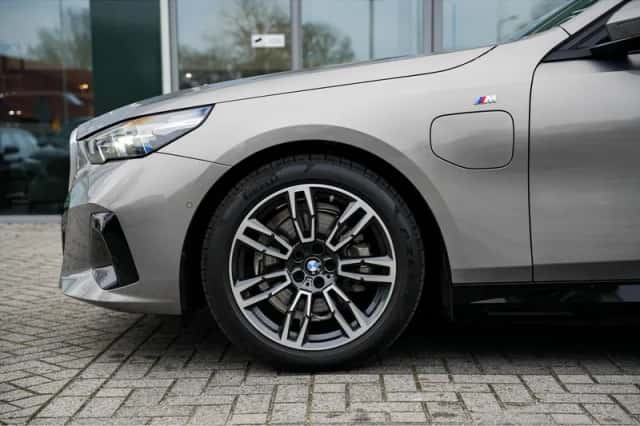 BMW 5-Serie (2025) thumbnail 6