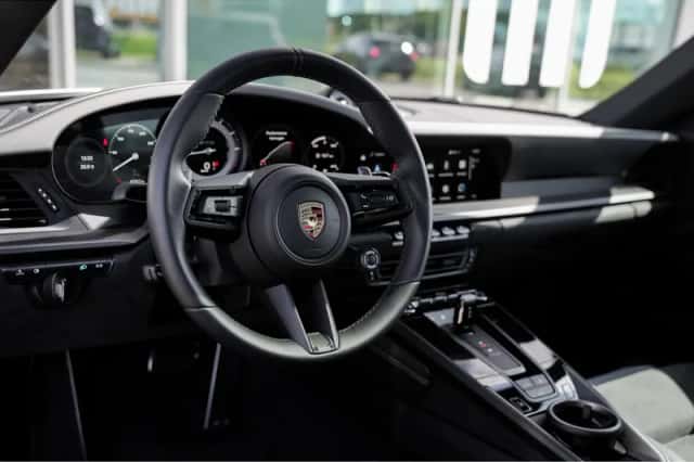 Porsche 911 (2024) thumbnail 4