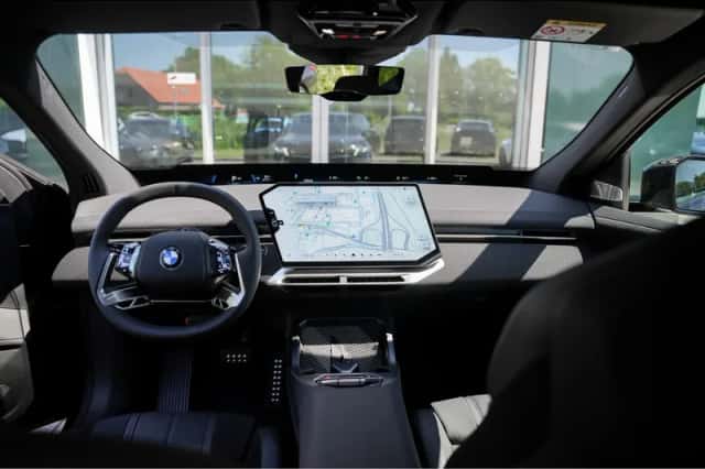 BMW iX3 (2026) thumbnail 4