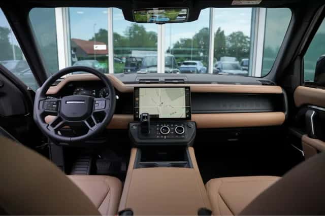 Land Rover Defender (2026) thumbnail 4