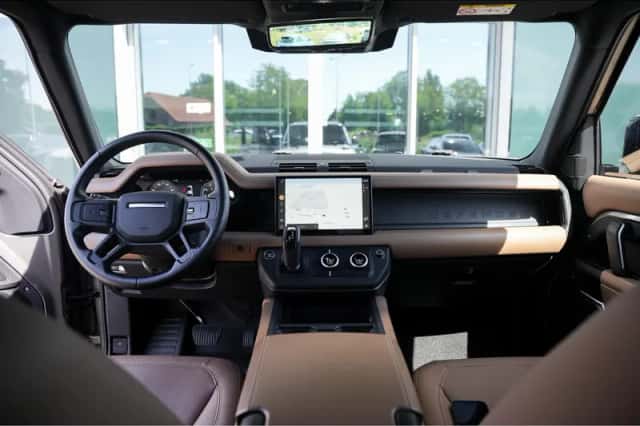 Land Rover Defender (2025) thumbnail 4