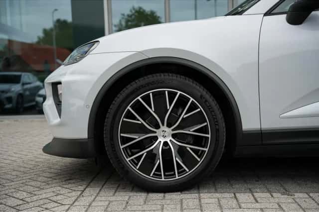 Porsche Macan (2025) thumbnail 4