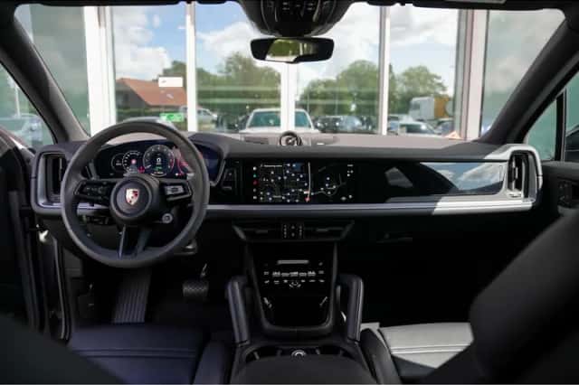 Porsche Cayenne (2024) thumbnail 4