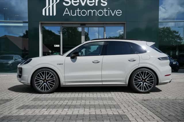 Porsche Cayenne (2024) thumbnail 5