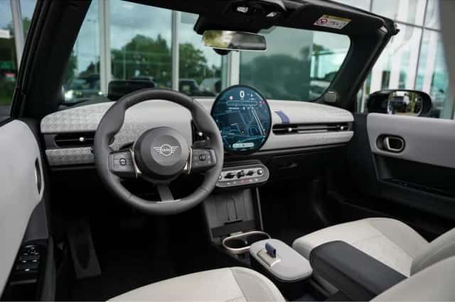 MINI Cabrio (2025) thumbnail 4