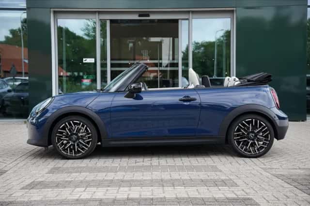 MINI Cabrio (2025) thumbnail 5