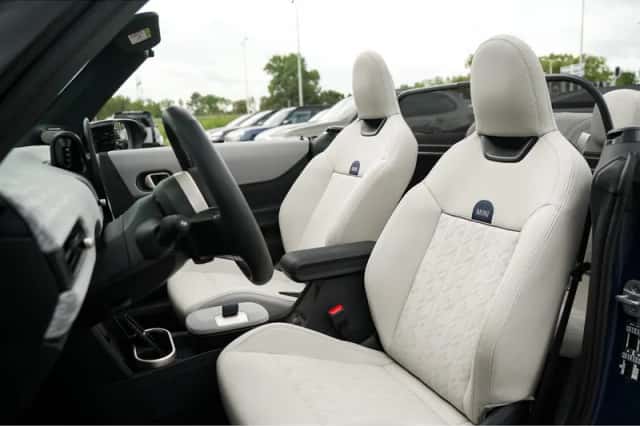 MINI Cabrio (2025) thumbnail 6