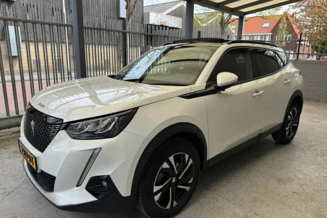 Peugeot 2008 (2020) thumbnail 3