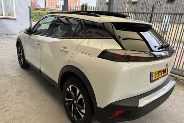Peugeot 2008 (2020) thumbnail 4