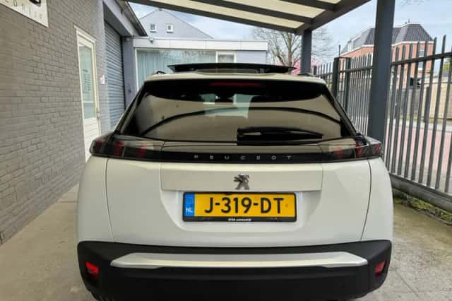 Peugeot 2008 (2020) thumbnail 5