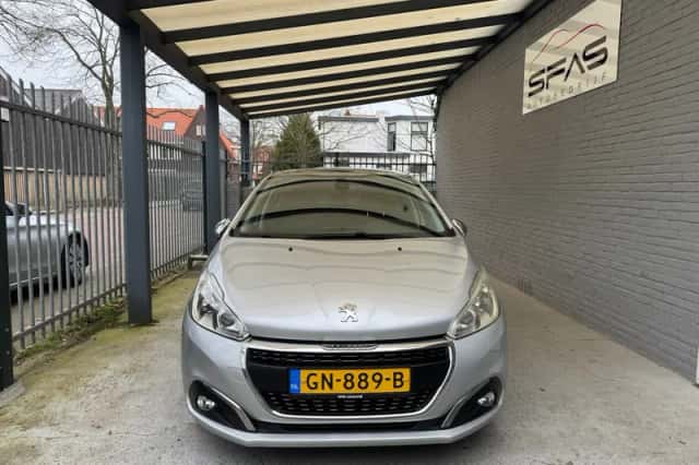 Peugeot 208 (2015) thumbnail 2