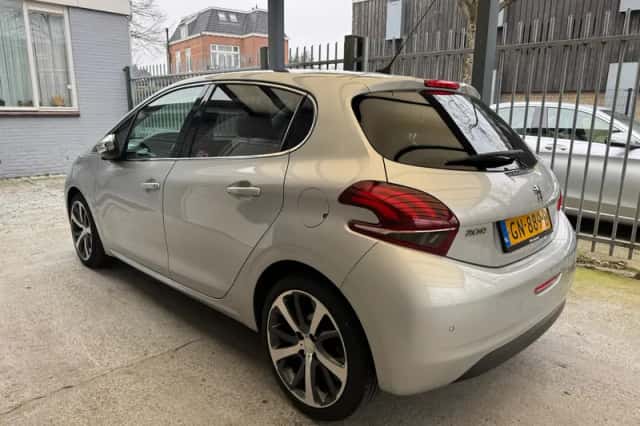 Peugeot 208 (2015) thumbnail 4