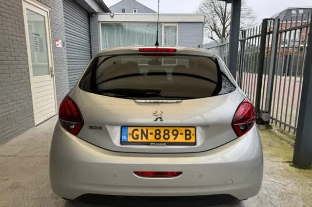 Peugeot 208 (2015) thumbnail 5