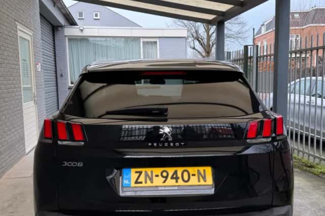 Peugeot 3008 (2019) thumbnail 5