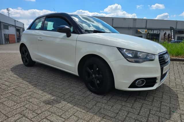 Audi A1 (2011) thumbnail 4