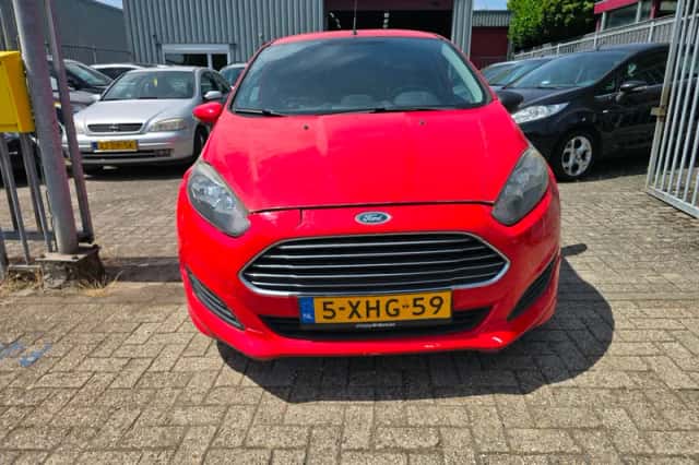 Ford Fiesta (2014) thumbnail 2