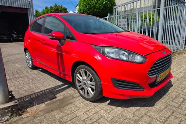 Ford Fiesta (2014) thumbnail 3