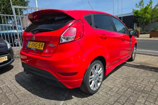 Ford Fiesta (2014) thumbnail 4