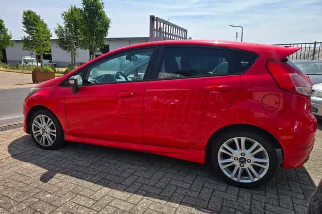 Ford Fiesta (2014) thumbnail 5
