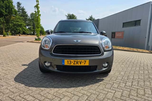 MINI Countryman (2013) thumbnail 2