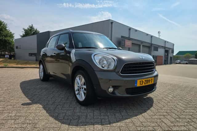 MINI Countryman (2013) thumbnail 4