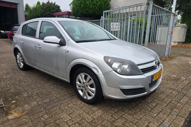 Opel Astra (2005) thumbnail 2