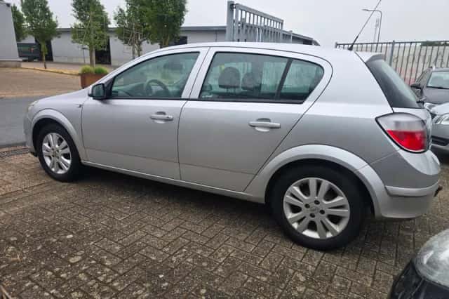 Opel Astra (2005) thumbnail 4