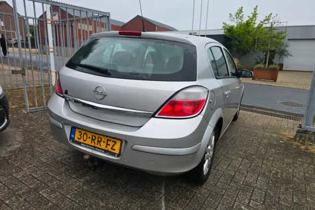 Opel Astra (2005) thumbnail 6