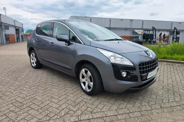 Peugeot 3008 (2012) thumbnail 3