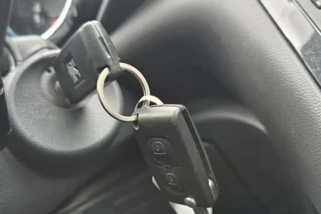 Peugeot 3008 (2012) thumbnail 5