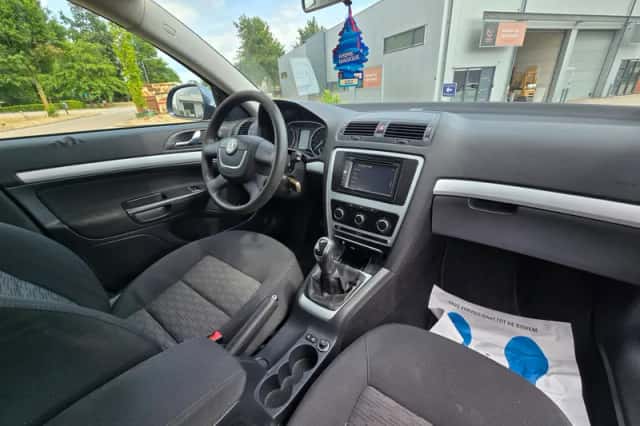 Škoda Octavia (2011) thumbnail 6